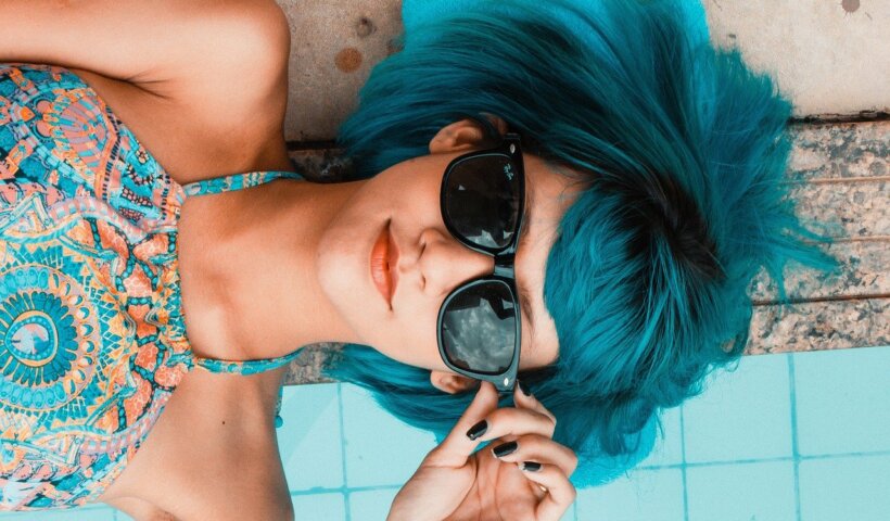 sunglasses woman pool girl lying 2705642